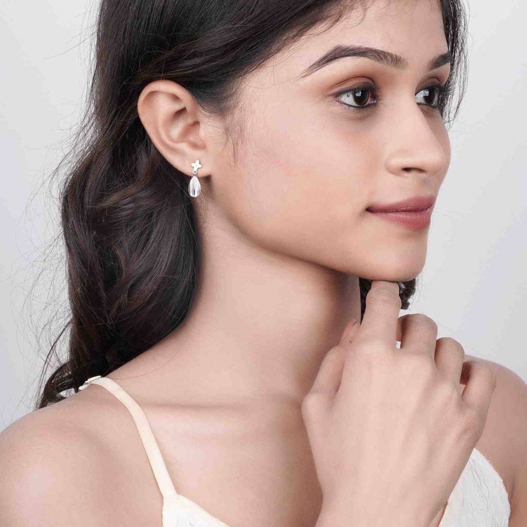 Silver Leafy Hazel Earrings : ZLE-1119