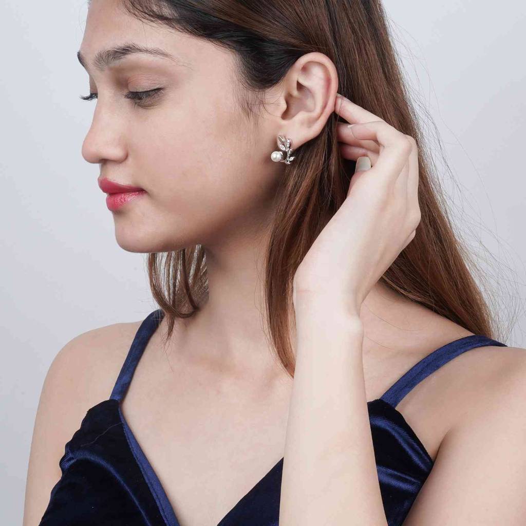 Silver Pearl Leaf Stud Earrings : ZLE-1125