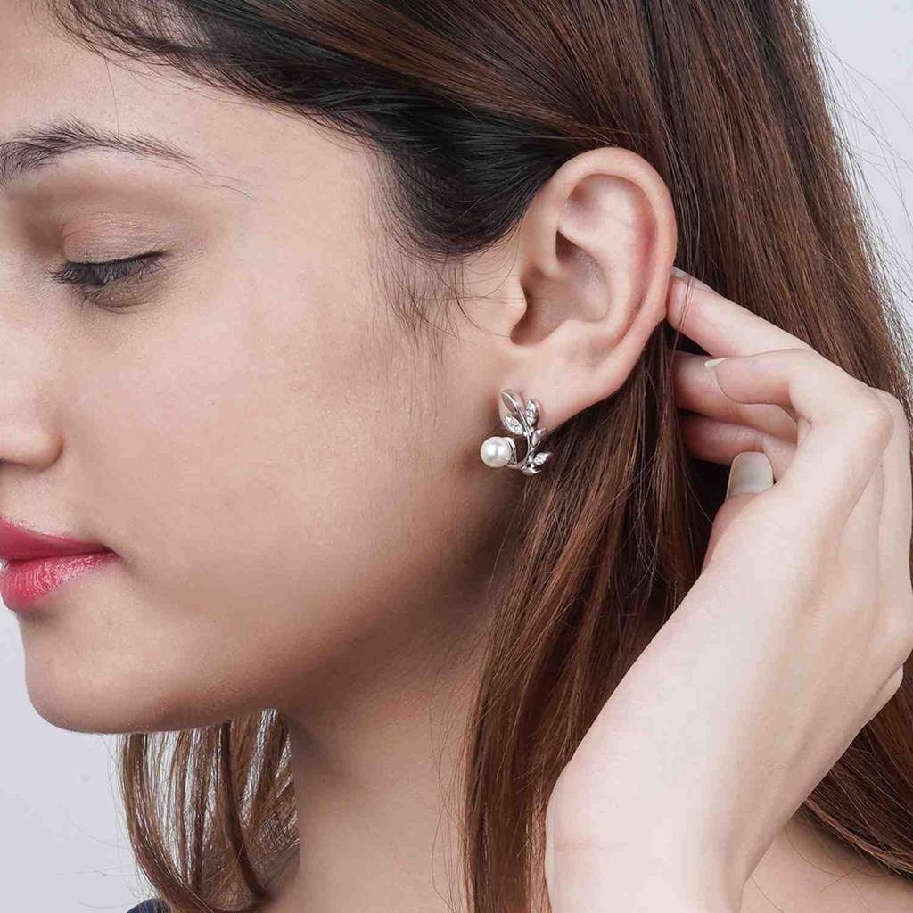 Silver Pearl Leaf Stud Earrings : ZLE-1125