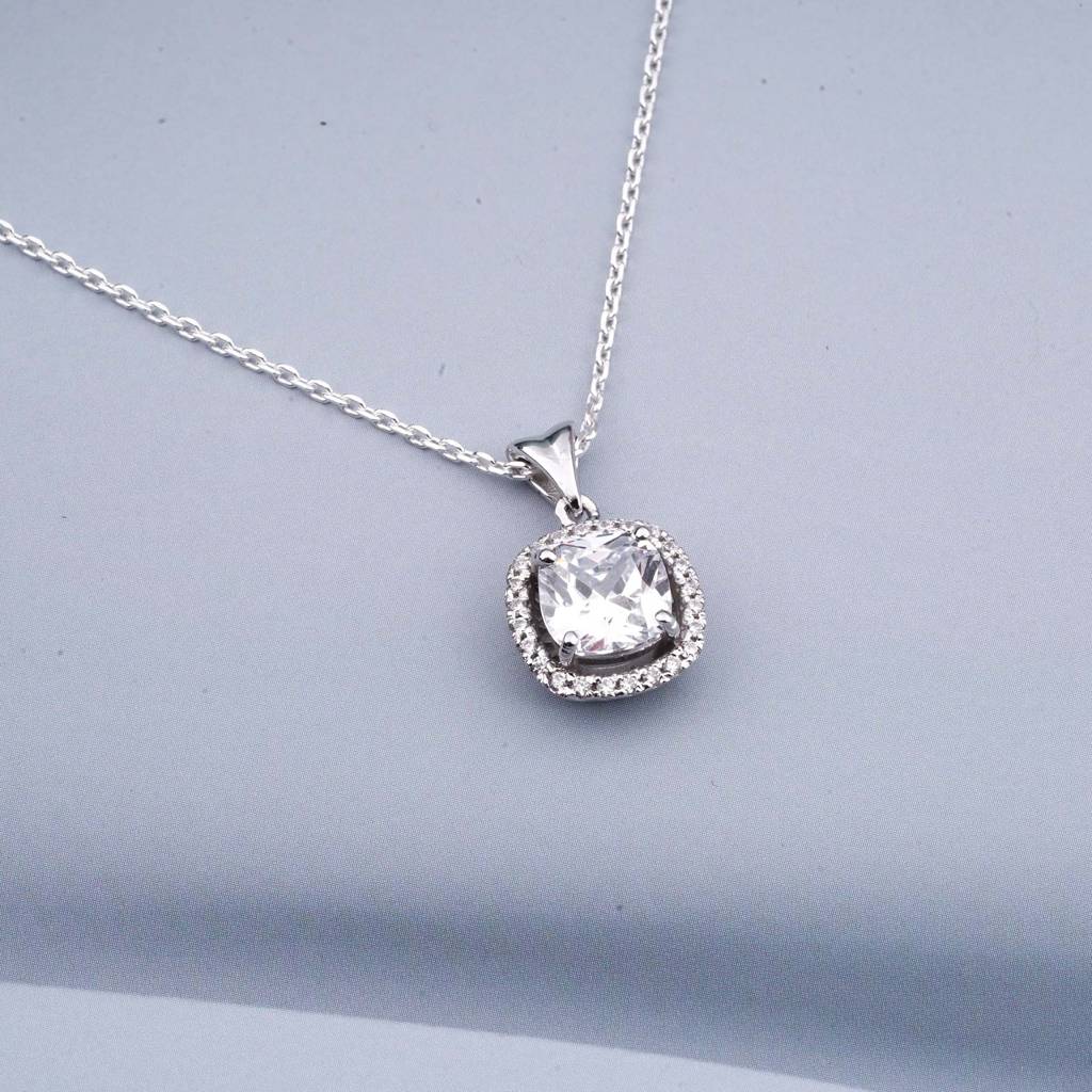Silver Round Halo Pendant : ZLP-1011