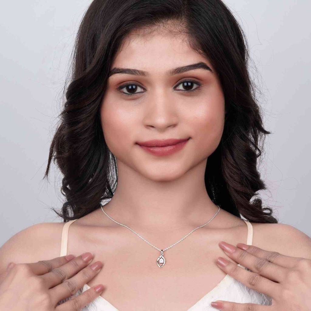 Silver Queen Pendant : ZLP-1084