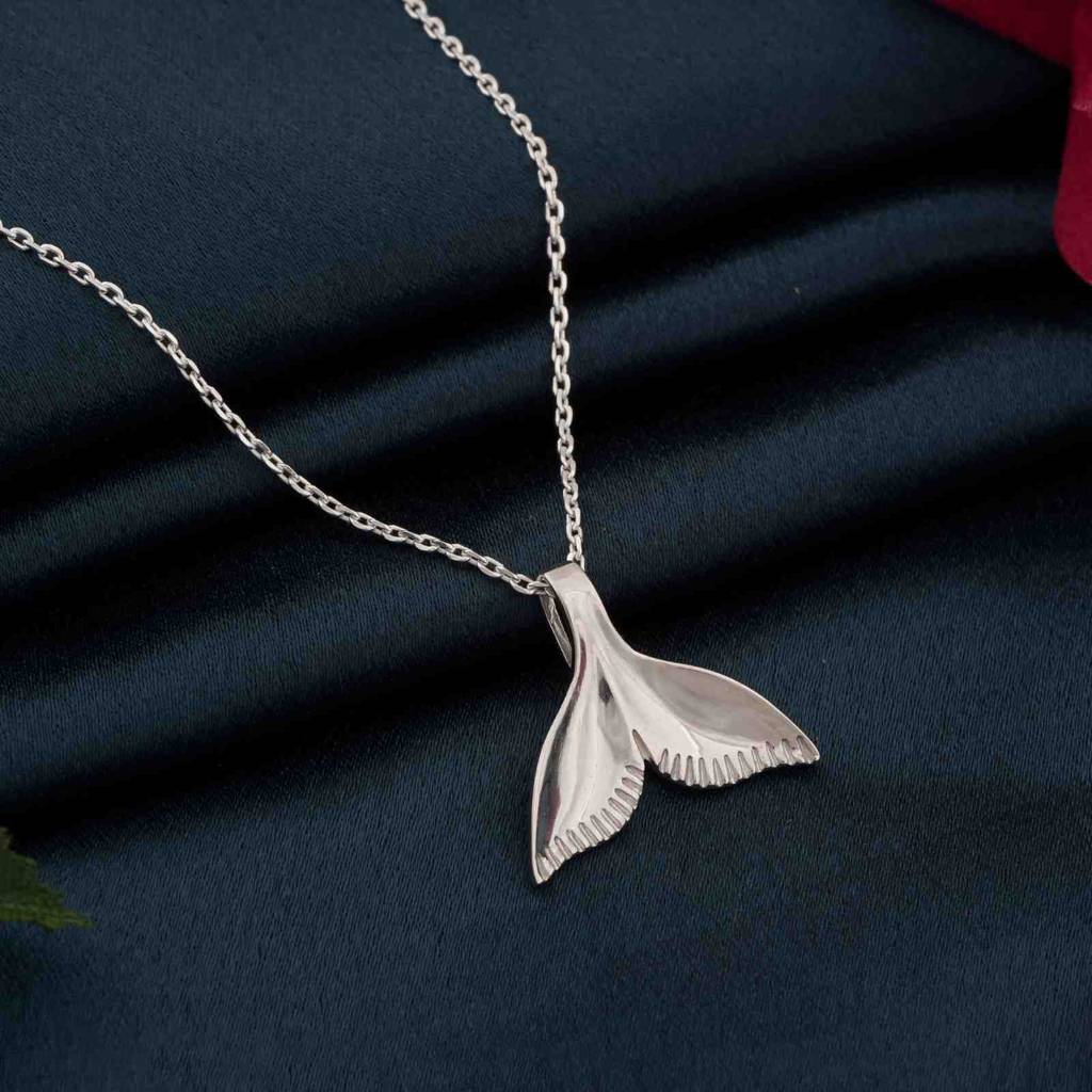Silver Whale Tale Pendant : ZLP-1106