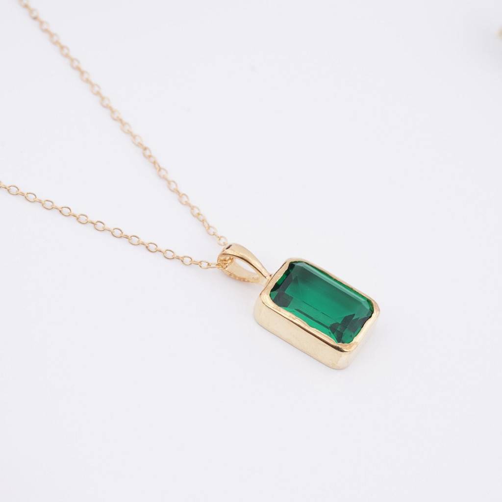 Golden Evergreen Solitaire Pendant : ZLP-1118