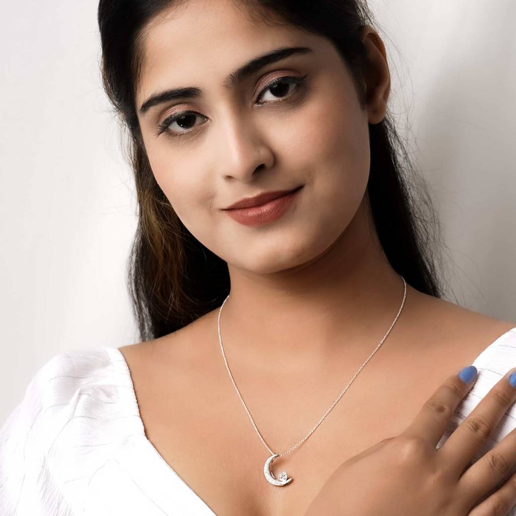 Silver Moon To Heart Necklace : ZLP-1138