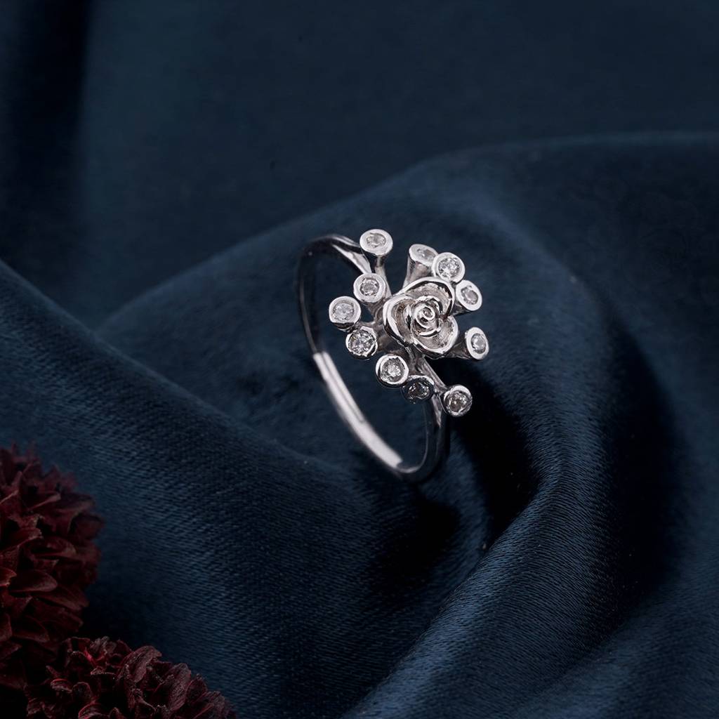 Silver Flower Style Zircon Ring : ZLR-1011
