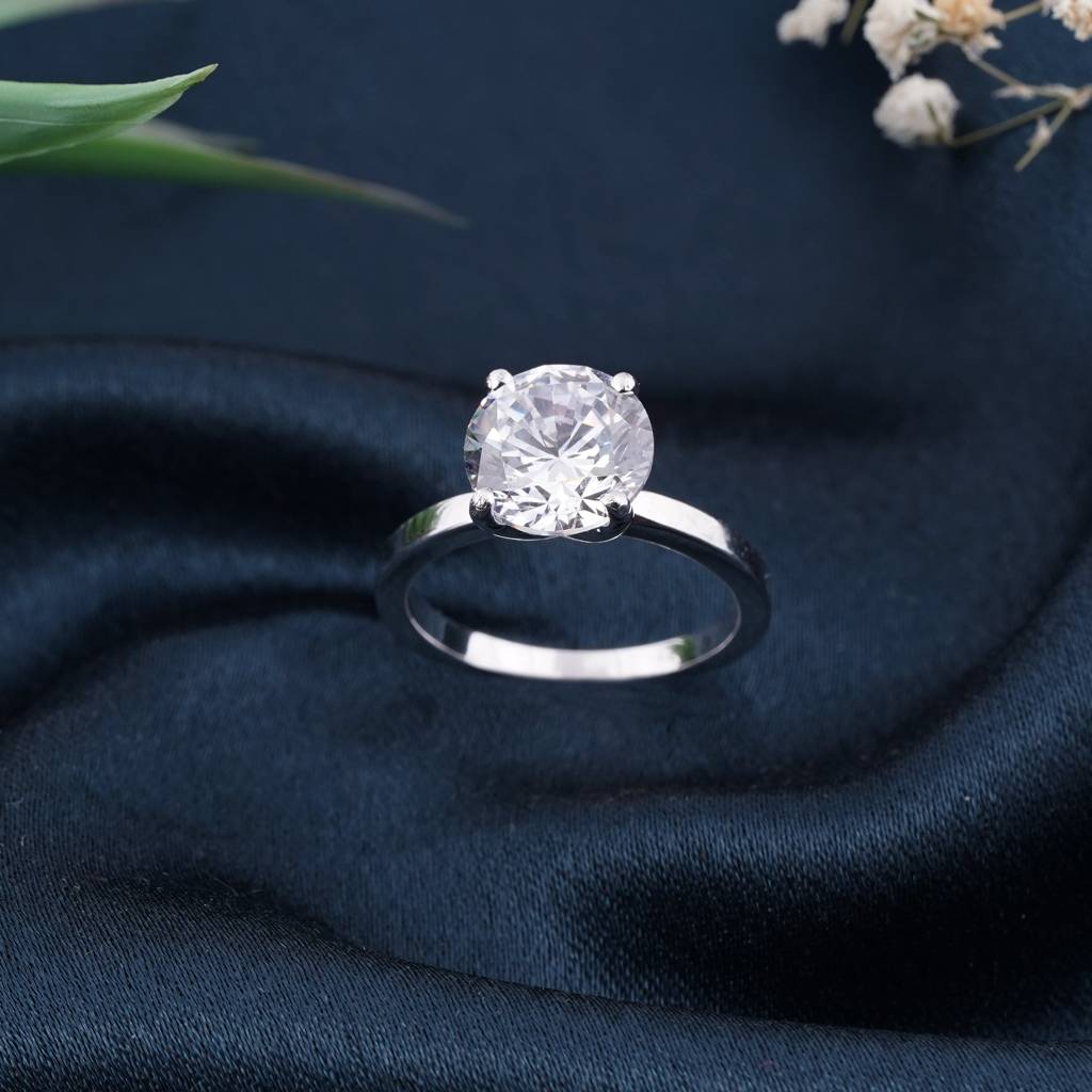 Silver Attracted Zircon Ring : ZLR-1033