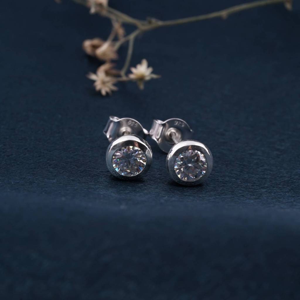Silver Round Bezel Stud Earrings : ZLSTD-1050