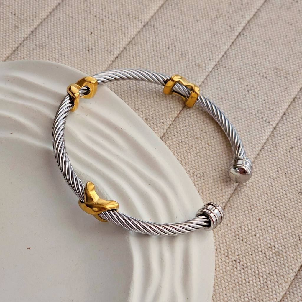 Zora Cuff Bracelet : TAA-9999902966152-BRACELET