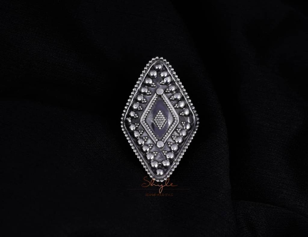 Adya Daana Art Diamond Ring : SR2030