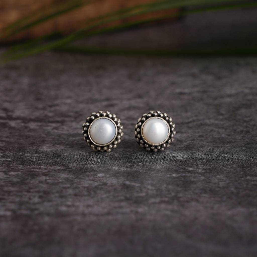 Classic Pearl Studs : SSE710