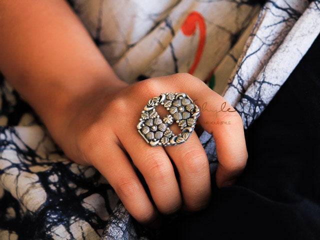 Adya Bageecha Intricate Stategment Ring : SR1047