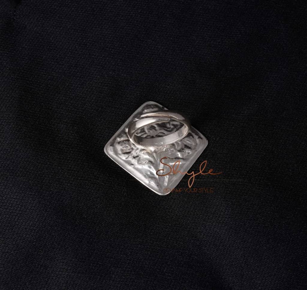 Anvaya Flora Chitai Square Ring : SR1101
