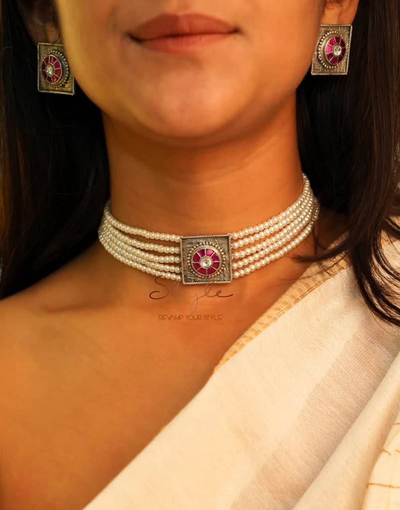 Essence Square Motif Kundan Pearl Statement Choker Set : SN1125