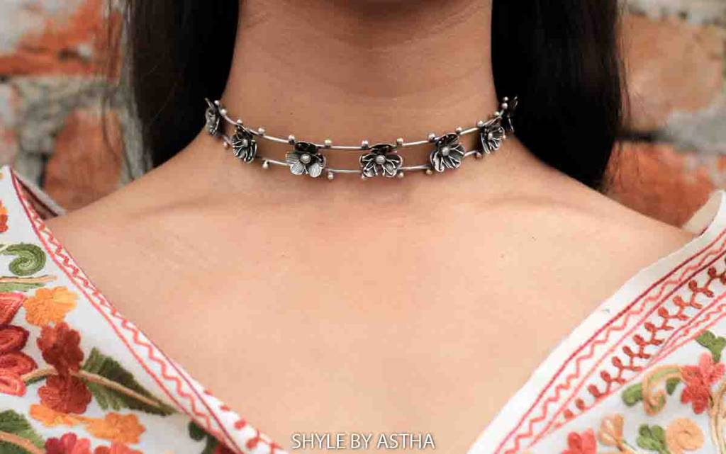 Qurbat Intricate Flower Statement Choker : SN3033