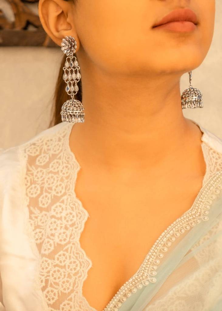 Essence Fine Scintillating Jhumki : SE1647