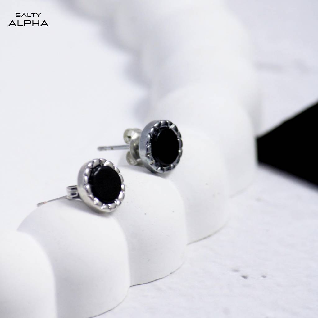 Salty Alpha Black Beaten Studs : ME2C0041