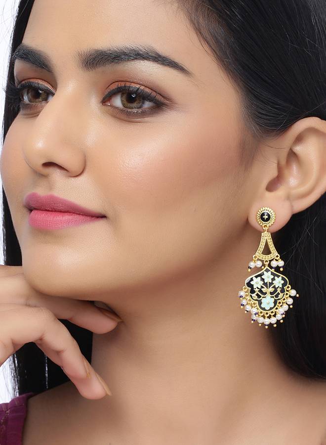 Tahira Royal Black Chandelier Earrings : 8905124054873