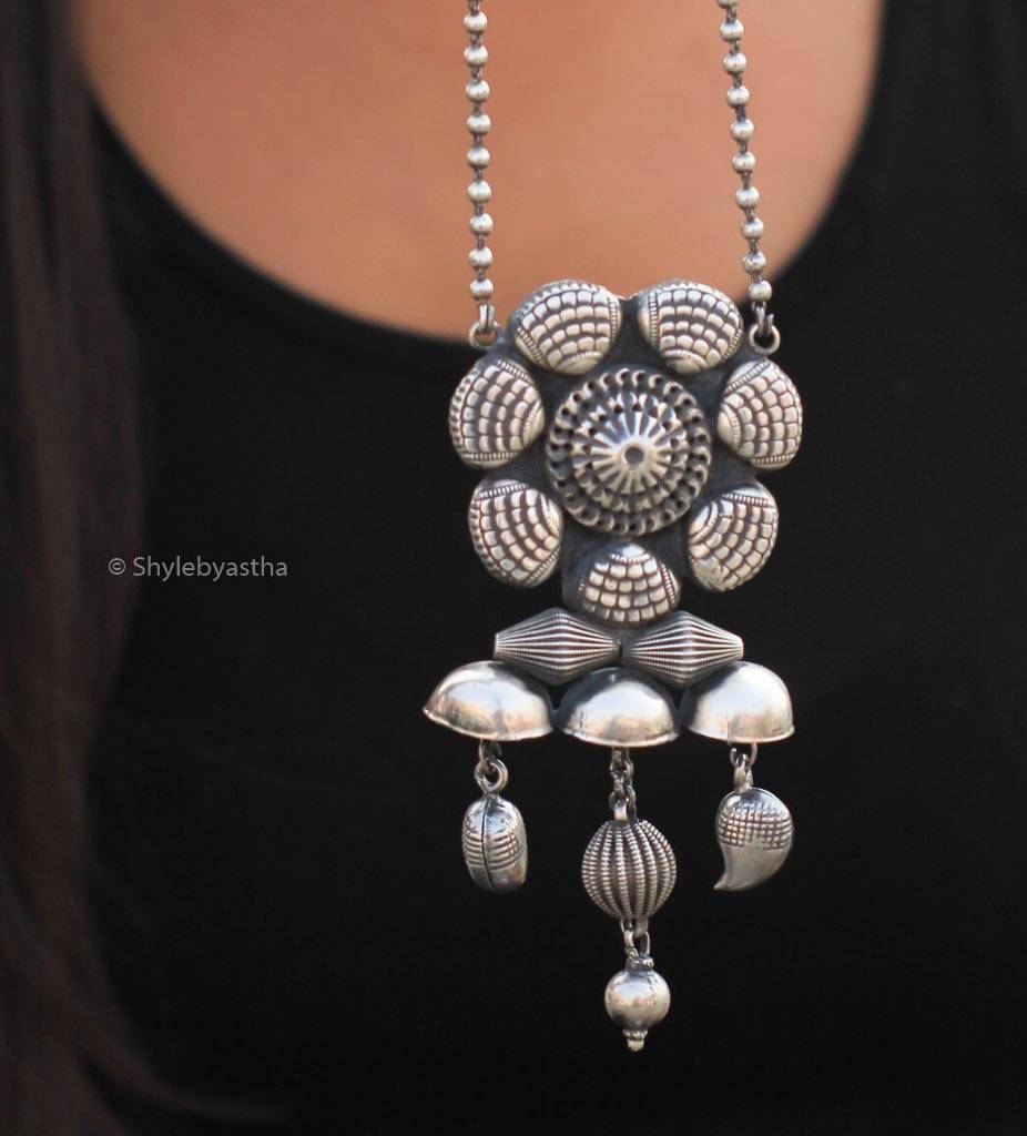 Anvaya Detailed Flower Drop Necklace : SN159-1-1-1-1-1