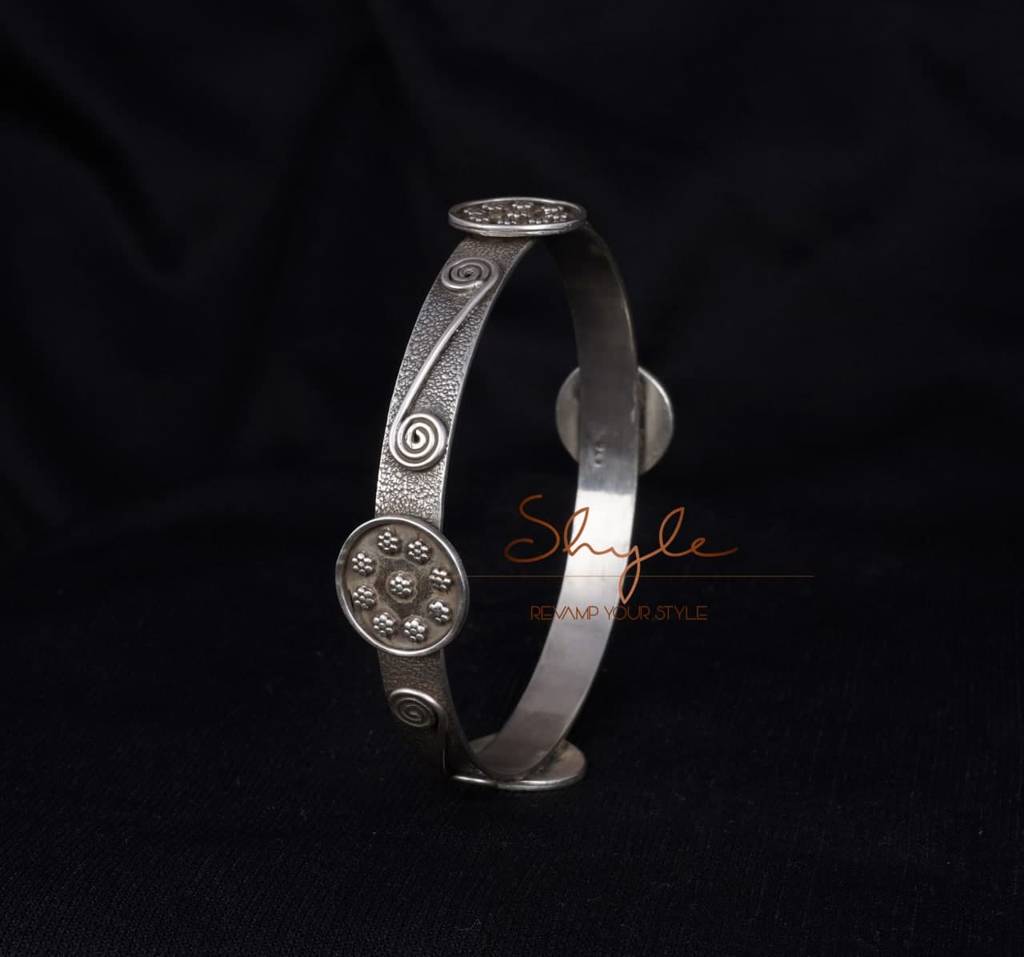 Mizoya Intricate Tribal Inspired Textured Bangle : SK1049-2-2