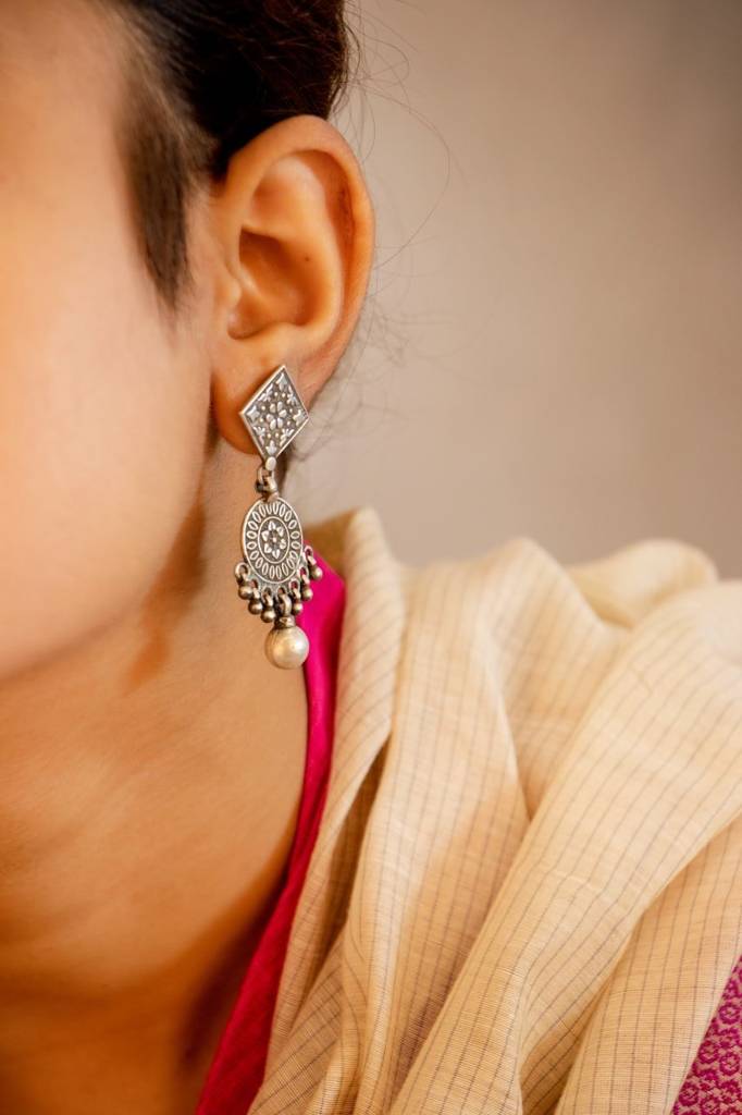 Adya Intricate Motif Drop Earring : SE30026