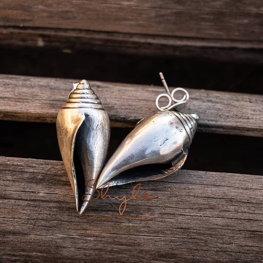 Adya Statement Shankha Studs : SE5009-2