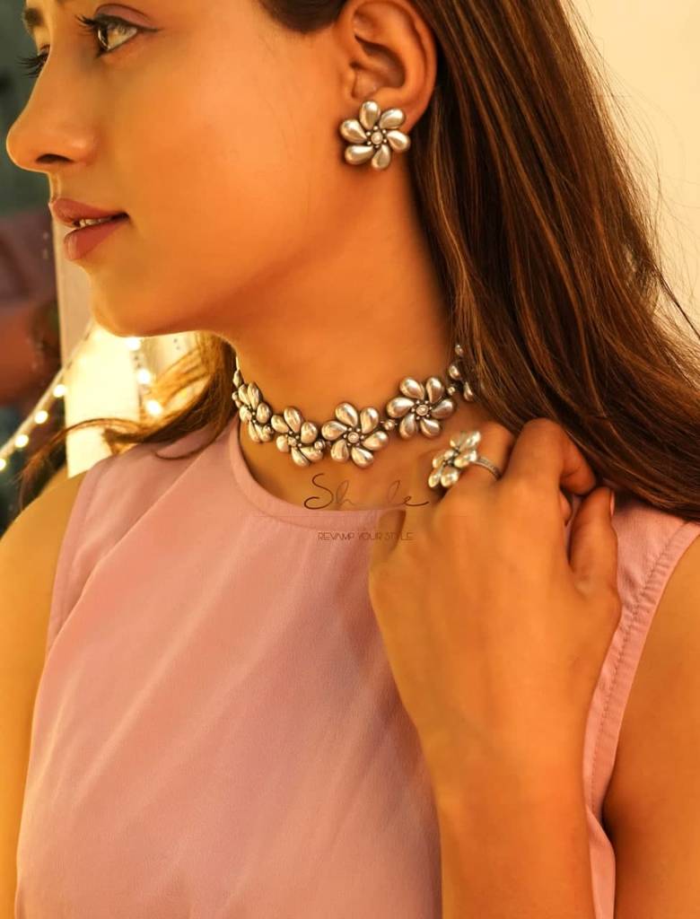 Adya Embossed Flower Sequence Versatile Choker Set : SN2109