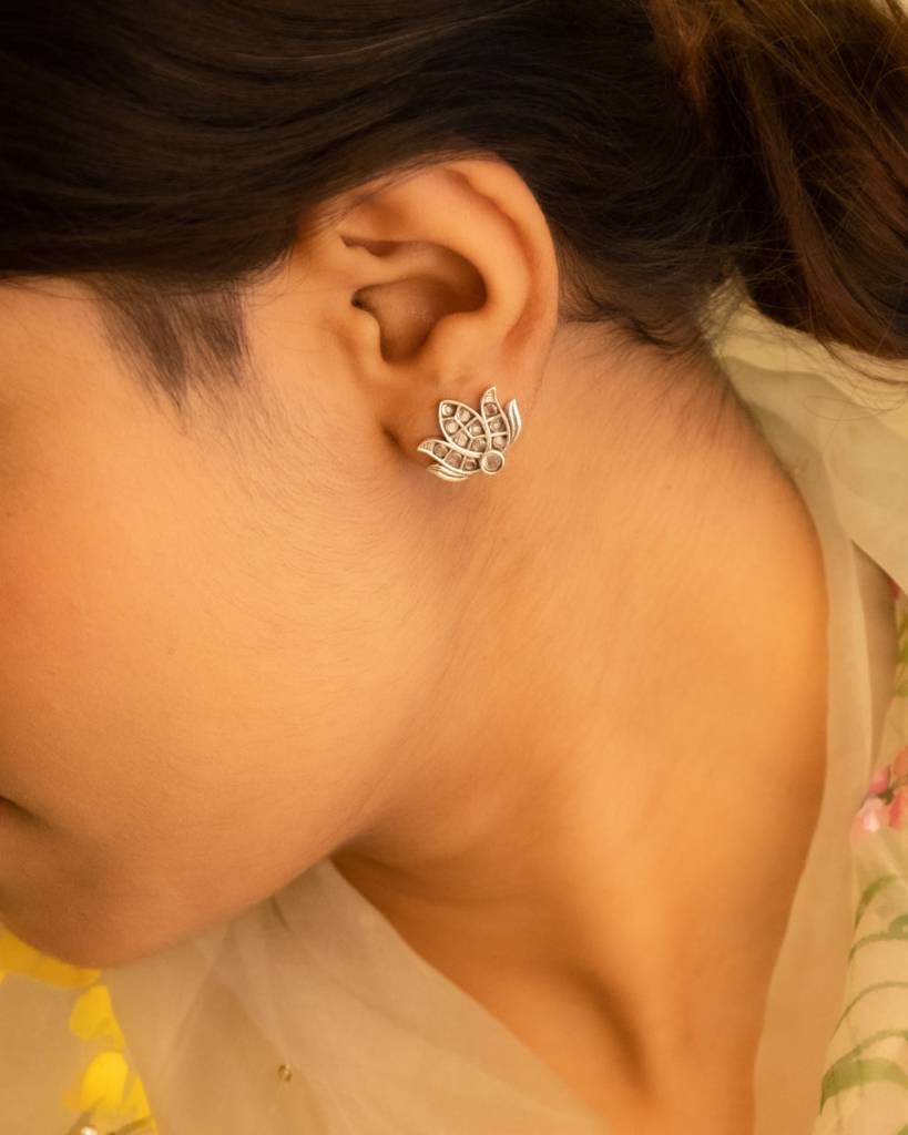 Moh Fine Lotus Stud Earring : SE21787