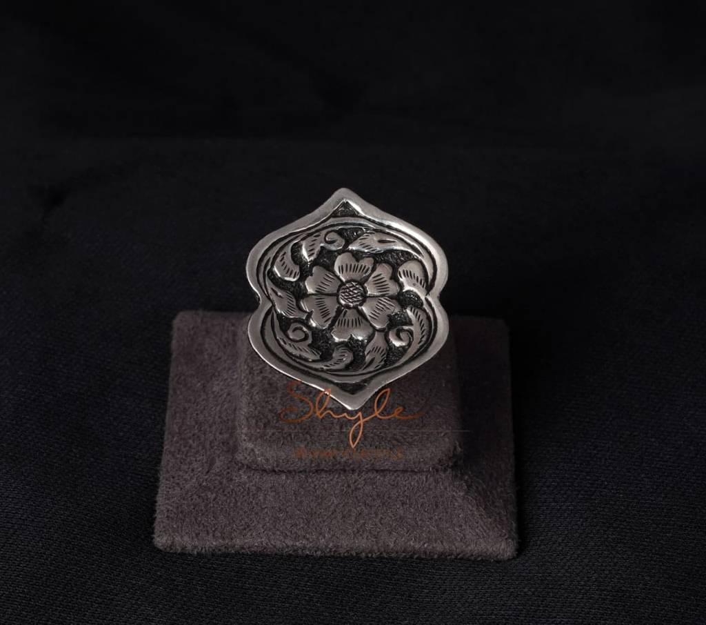 Anvaya Flora Vintage Inspired Chitai Ring : SR1104