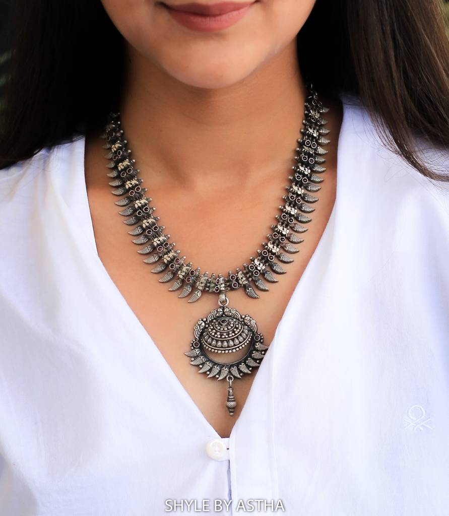 Tattva Embossed Stone Studded Necklace : SN176-1