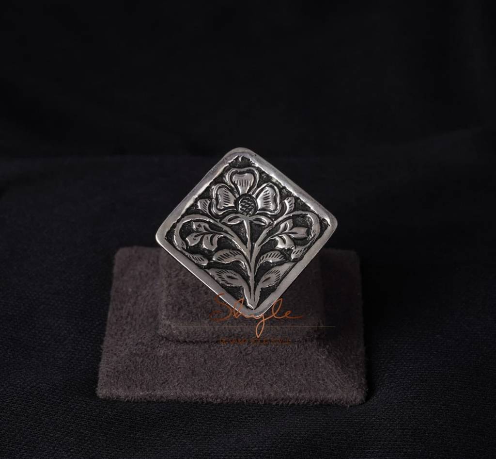 Anvaya Flora Chitai Square Ring : SR1101