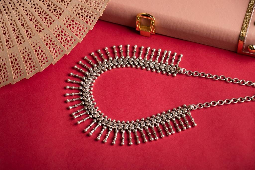 Adya Versatile Line Drop Necklace : SN30038