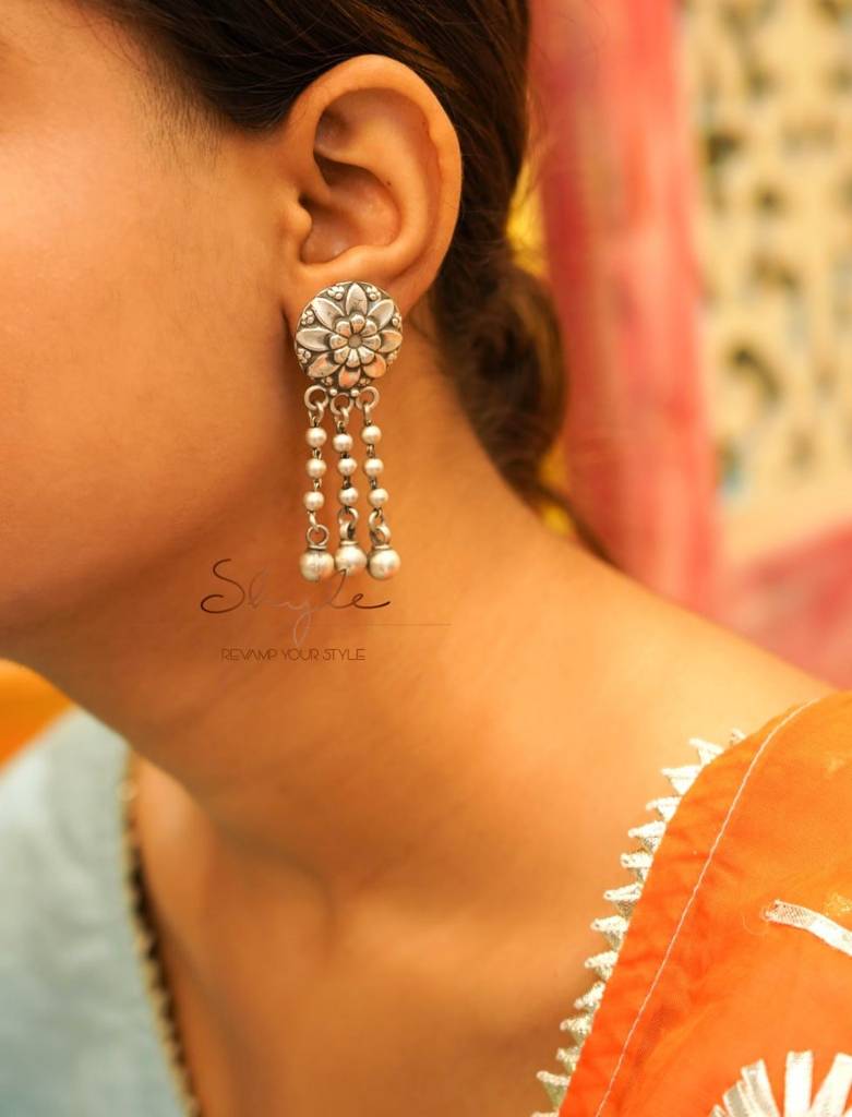 Mizoya Embossed Flower Motif Ball Drop Earring : SE4012-1-1