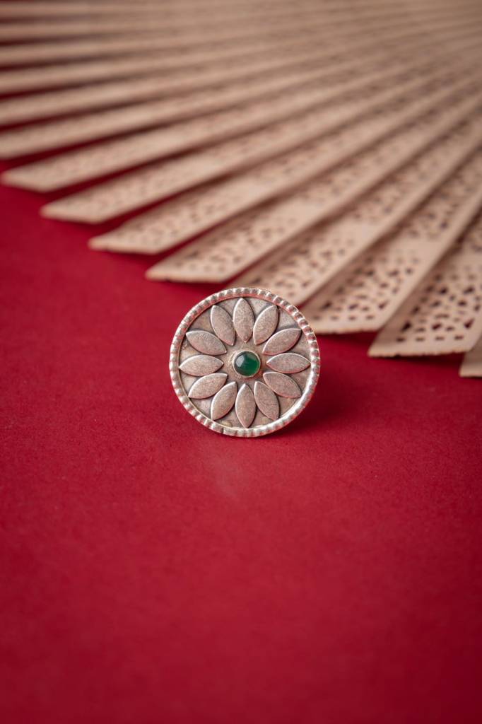Mizoya Intricate Flower Green Stone Ring : SR200559