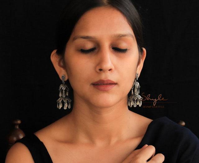 Mizoya Daana Detailed Chandelier Statement Earrings : SE6058