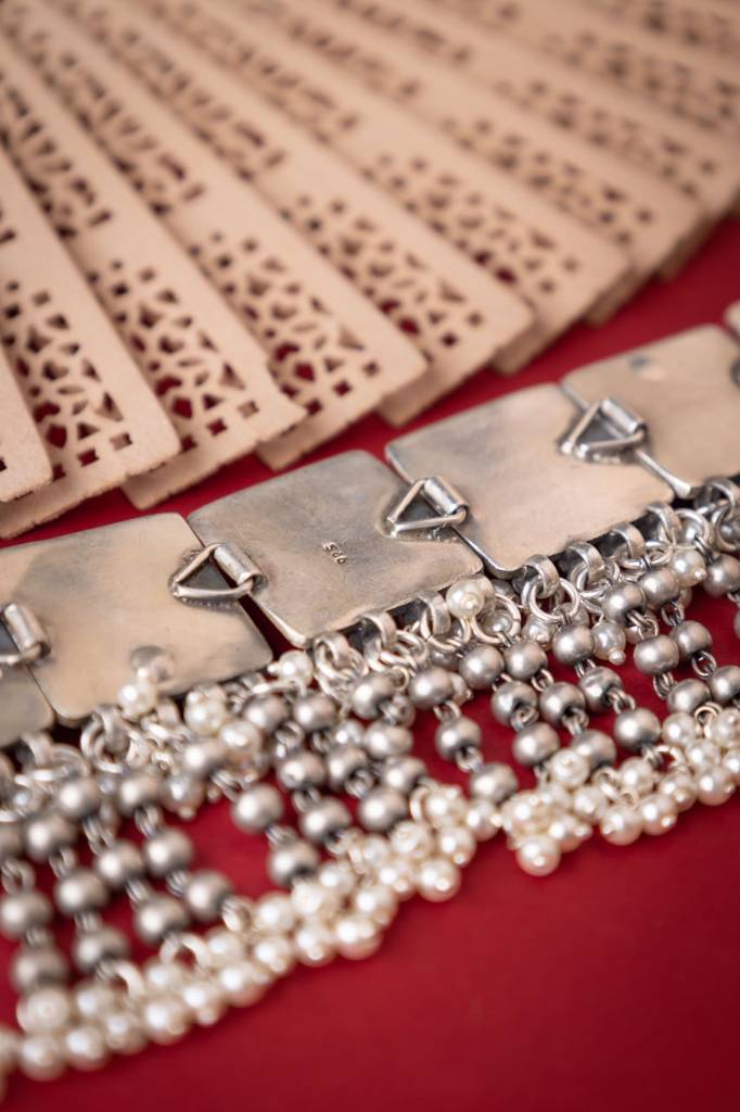 Tattva Green Jadau Tikdi Sequence Pearl Layered Necklace Set : SN468891