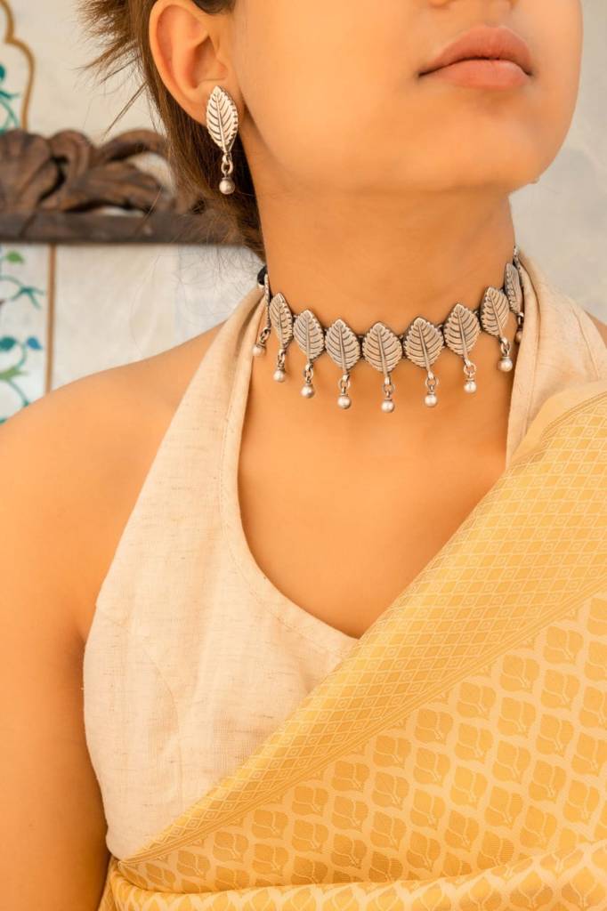 Adya Intricate Leaf Drop Choker Set : SN1154