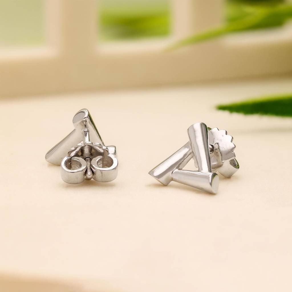 Geomatric Triangle Stud Earringsin 925 Silver : SE_000549