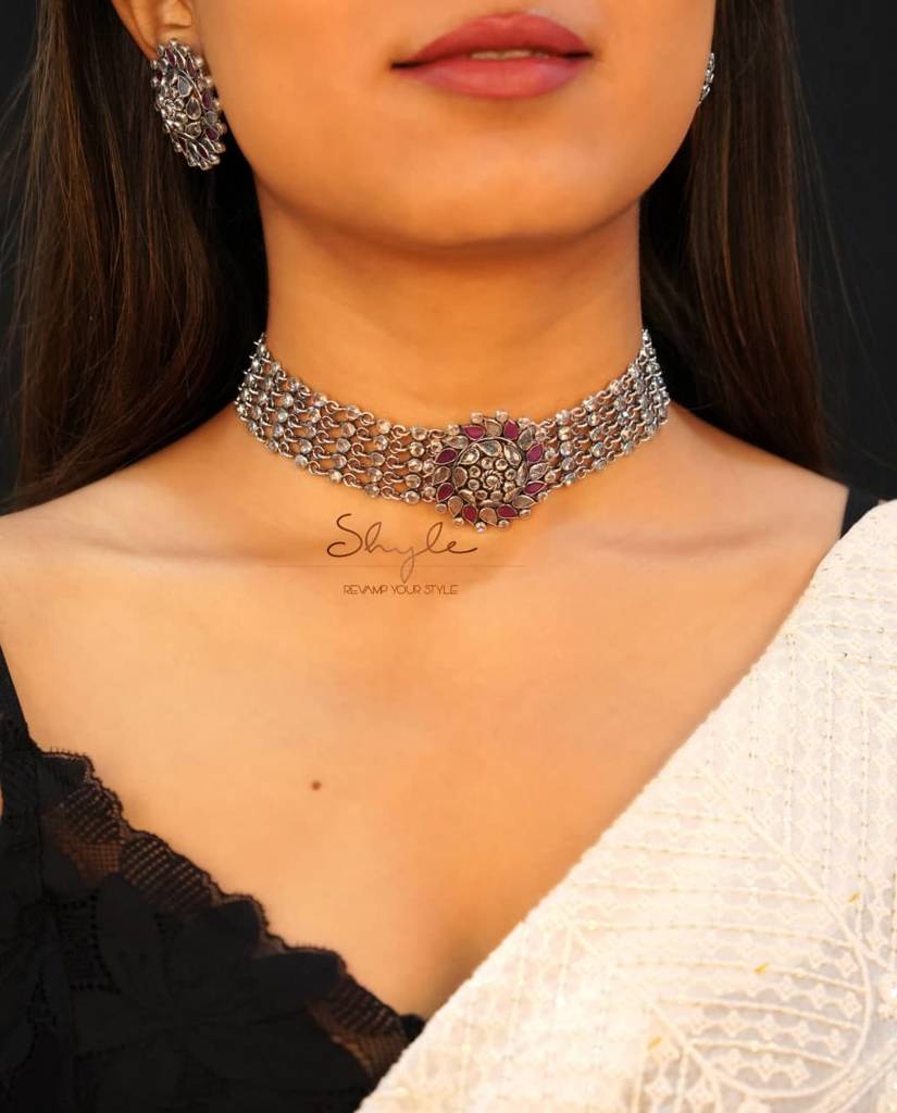 Essence Embossed Motif Scintillating Statement Choker Set : SN2020