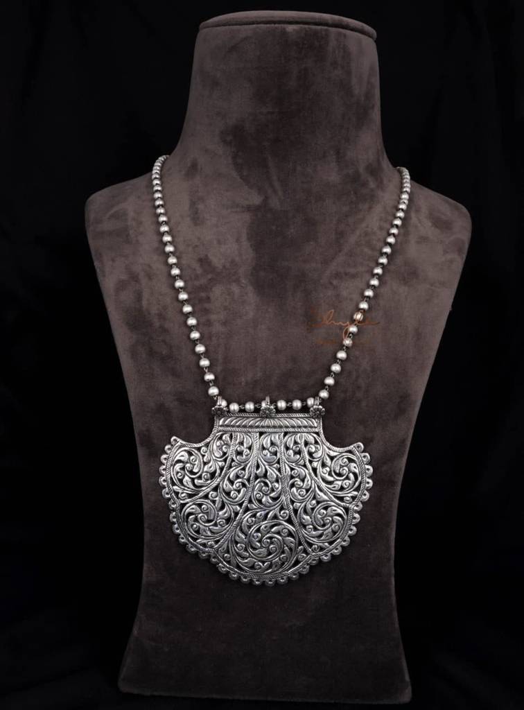 Mizoya Chitai Carved Grand Necklace : SN109