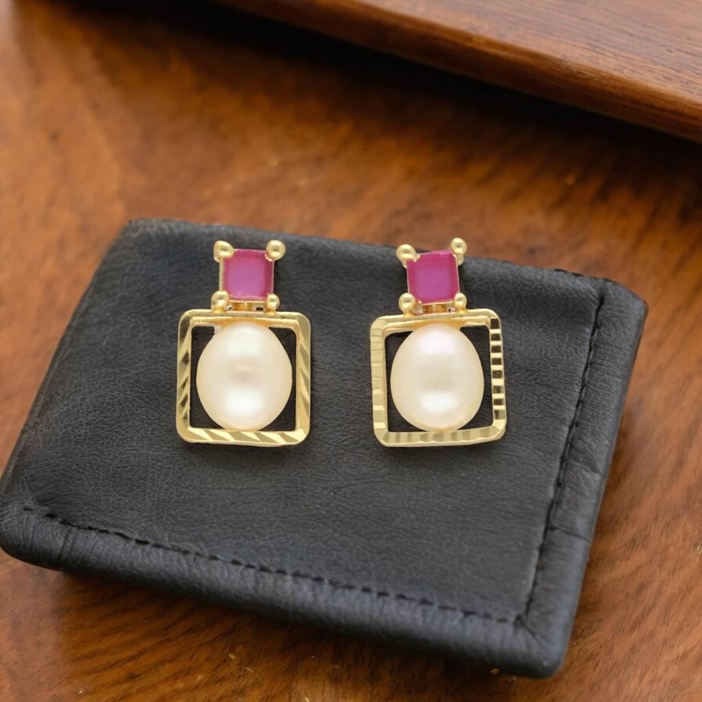 Zoya Pearl Earrings : JPMAR-24-005
