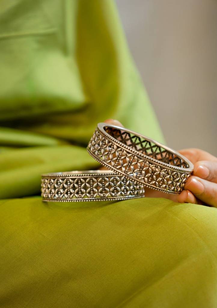 Mizoya Intricate Jali Classic Bangle : SK300122-2-14