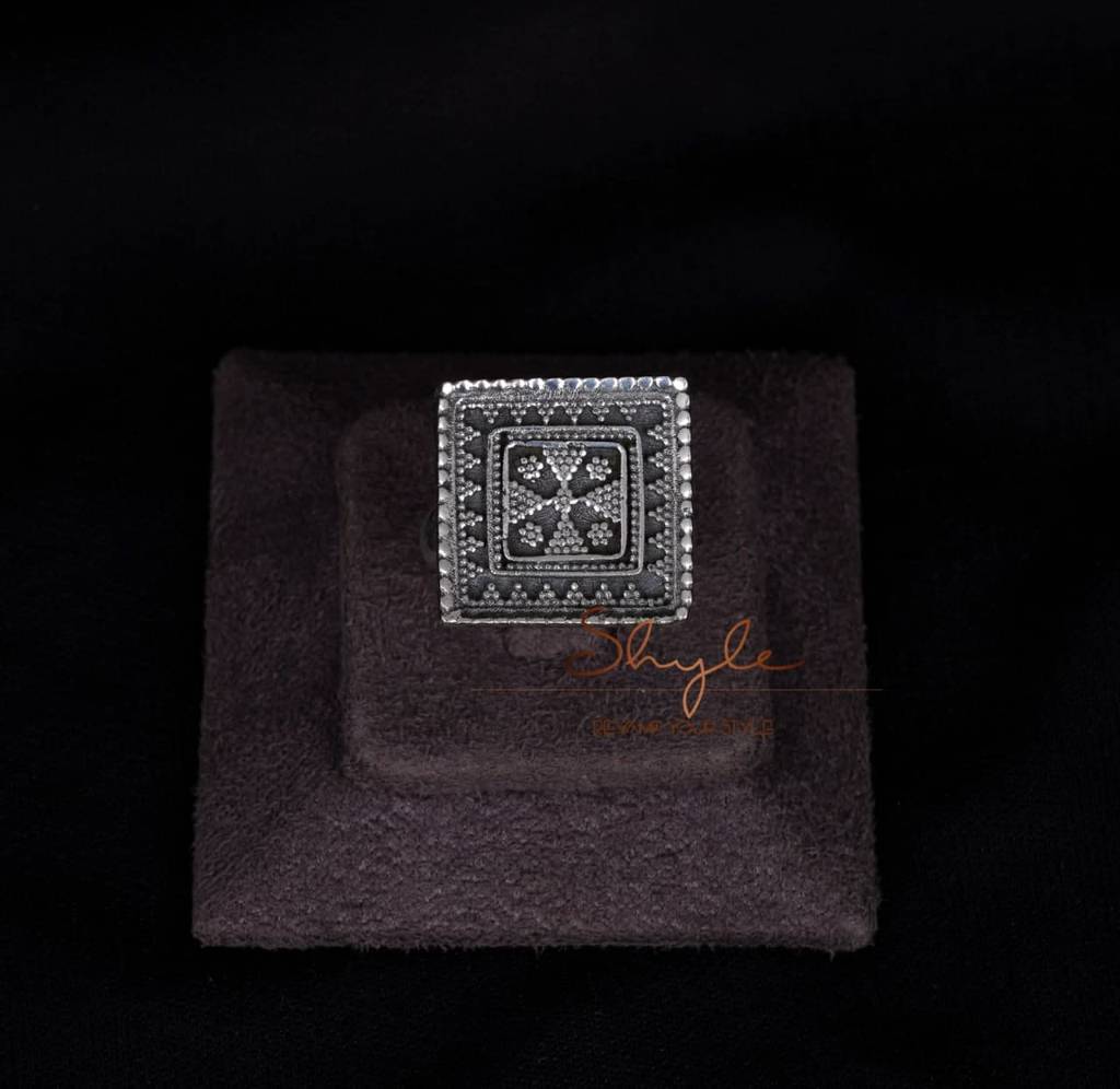 Moh Square Daana Art Ring : SR472