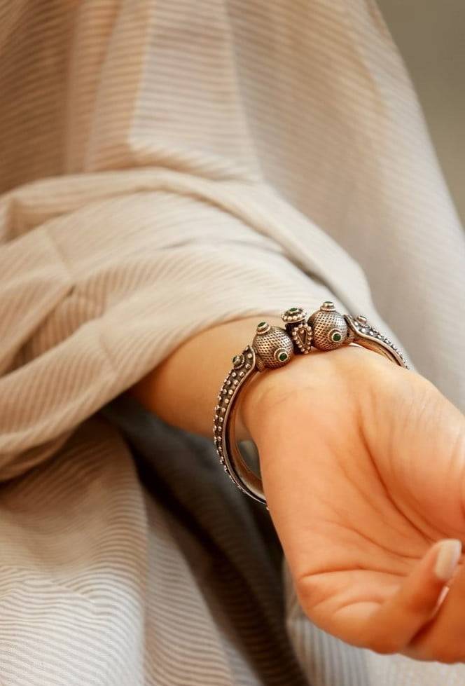 Mizoya Dual Textured Motif Daana Detailed Classic Kada : SK30101-2-2