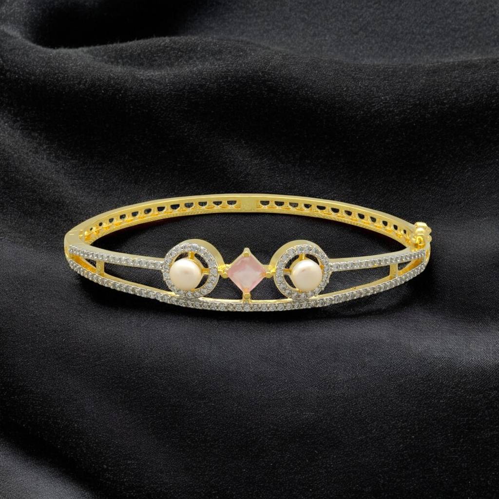 Tiara Pearl Bracelet : JPFEB-25-039