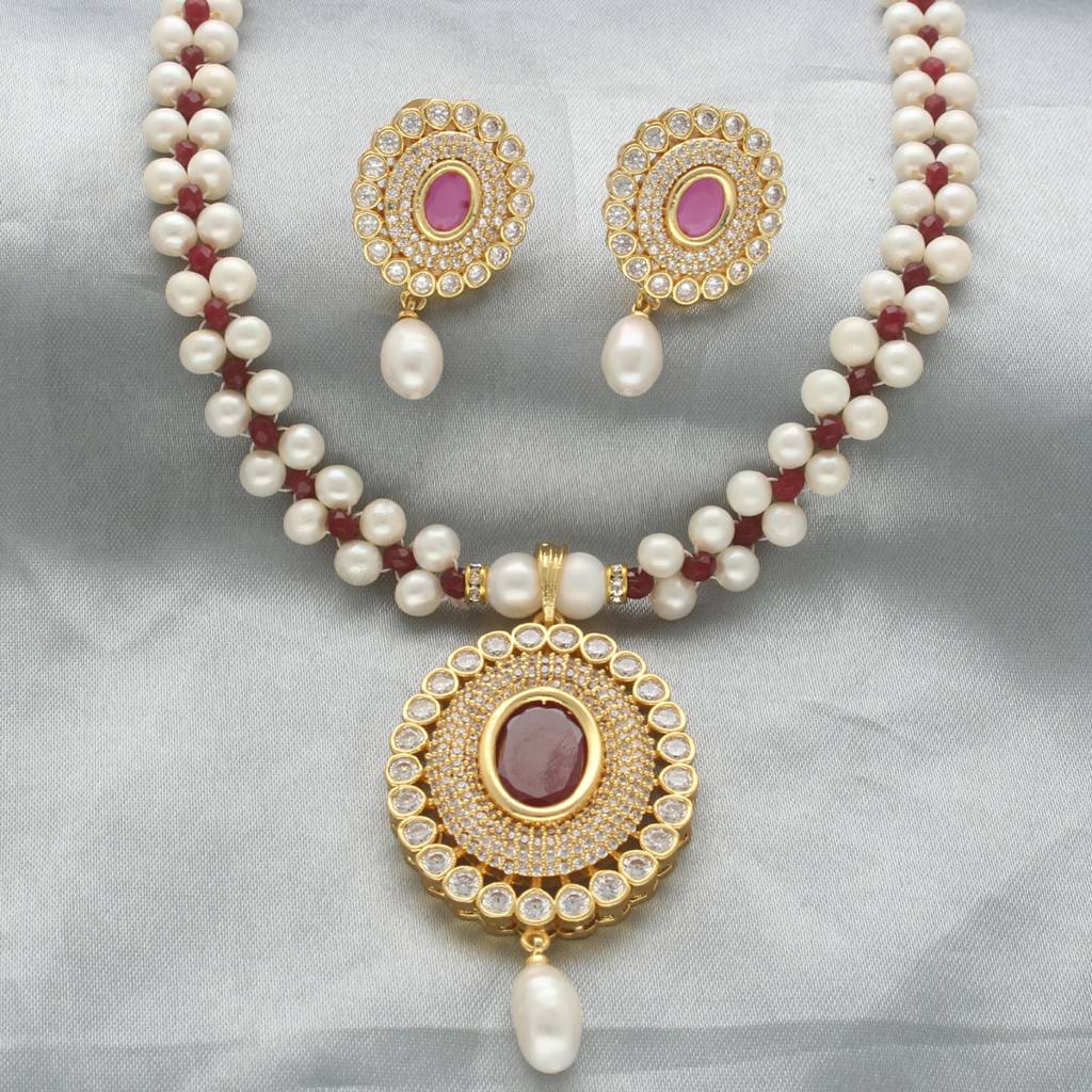 Splendor Pearl Necklace Set : JPFEB-24-018