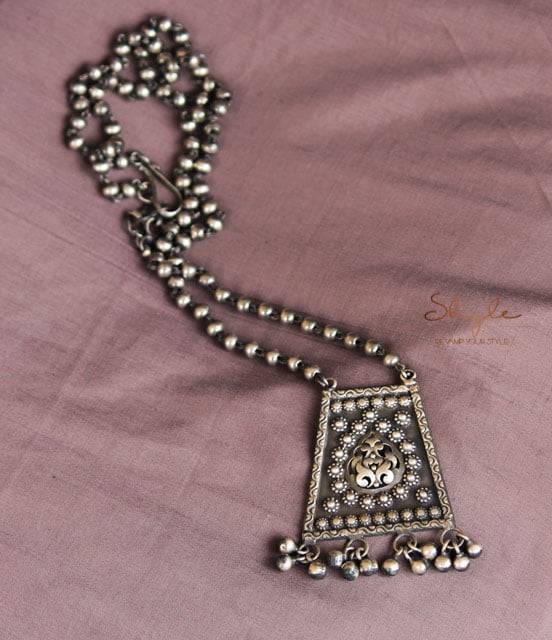 Adya Intricate Quirky Necklace : SE50169-1-1-1