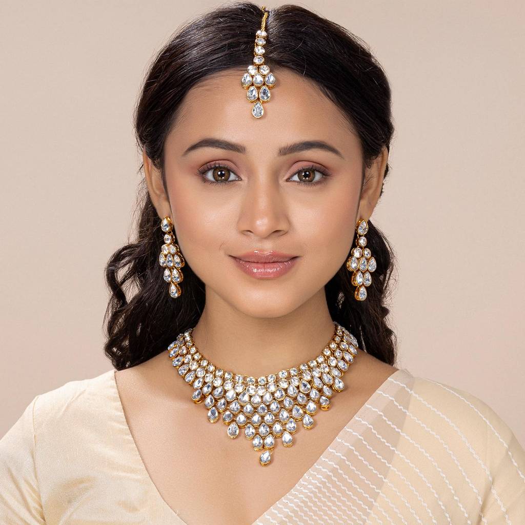 Gold-Plated Brass And Kundan Jewellery Set With Earrings Mang Tika For Women & Girls-Pf25Brc002 : PF25BRC002W