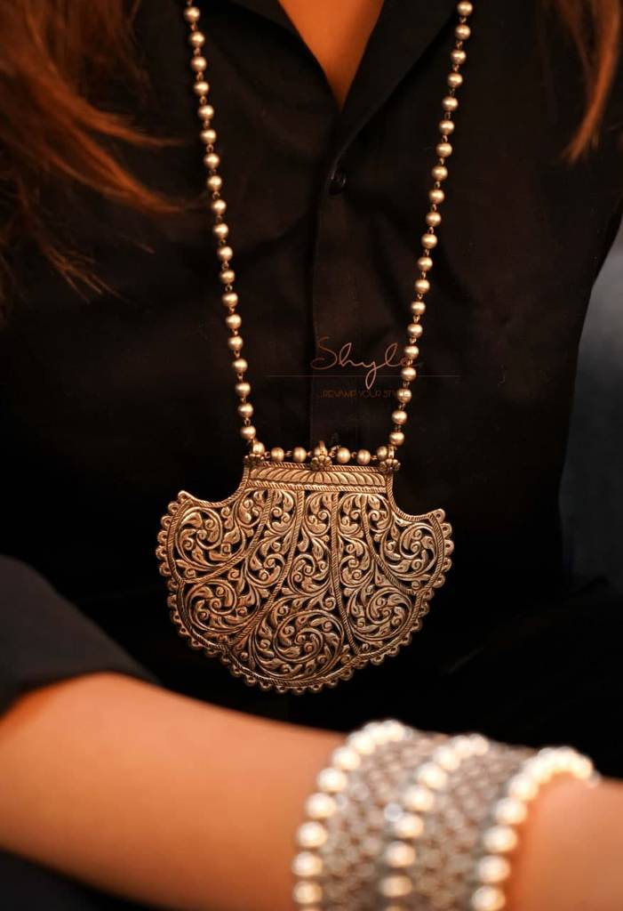 Mizoya Chitai Carved Grand Necklace : SN109