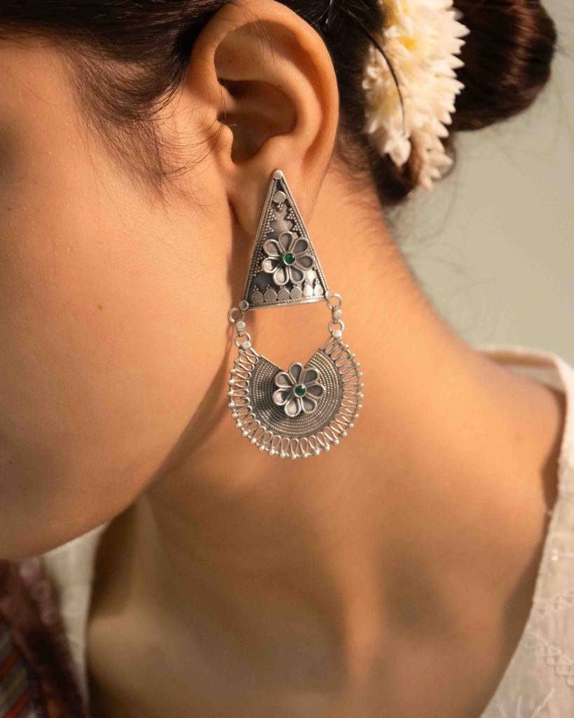 Mizoya Daana Detailed Flower Embossed Layered Earring : SE7846