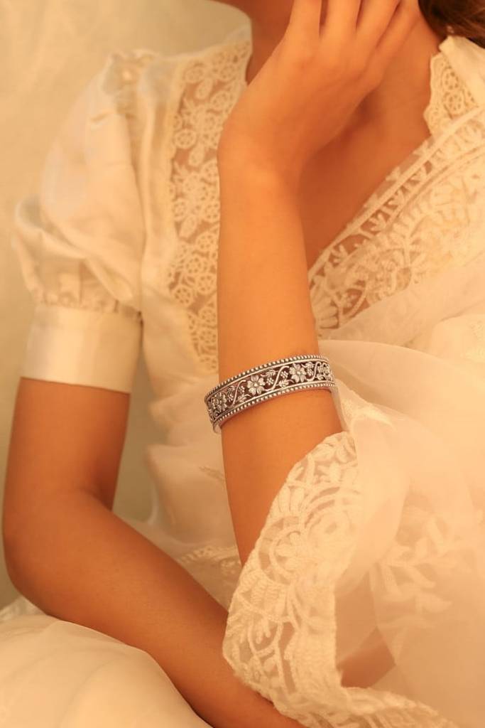 Moh Intricate Flower Leaf Bangle : SK30675-2-2